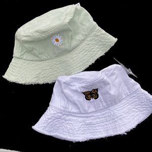 Embroidered Sunshine pale green BucketHat